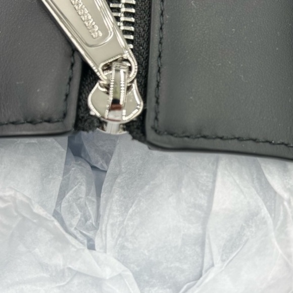 Burberry Ormond giant leather check tote bag . NWT - Picture 5 of 8